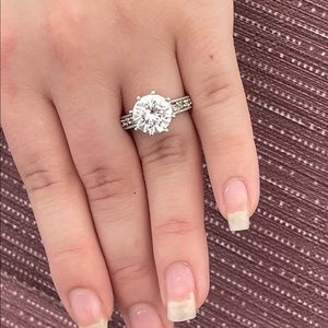 3 CTTW Round Simulated Diamond 💎 Center with Side Accent Ring 💍